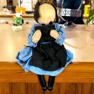 3/$20 Vintage Amish shelf sitting doll